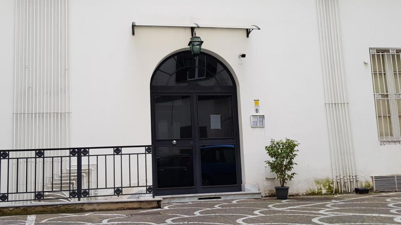 La Preziosa Apartment Duomo Наполи Екстериор снимка