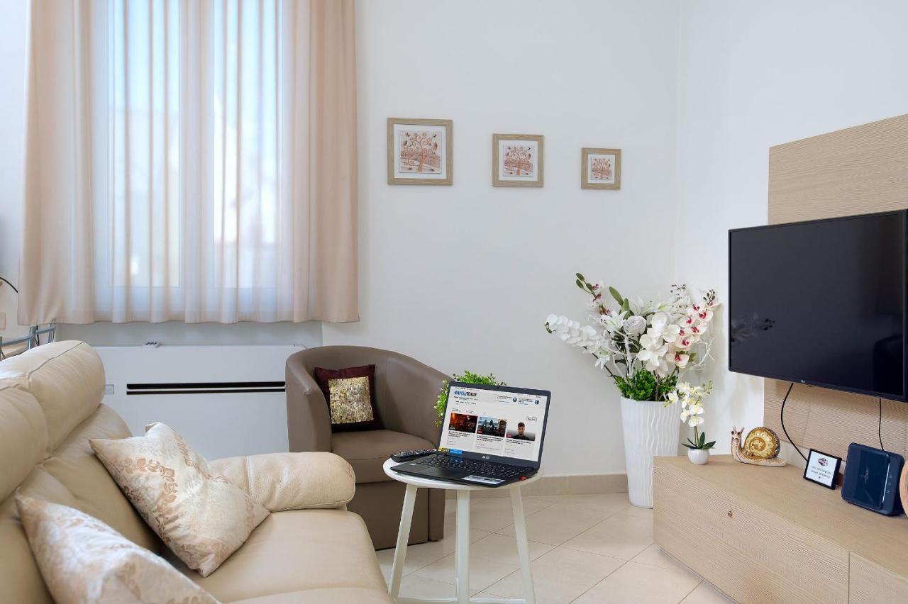 La Preziosa Apartment Duomo Наполи Екстериор снимка
