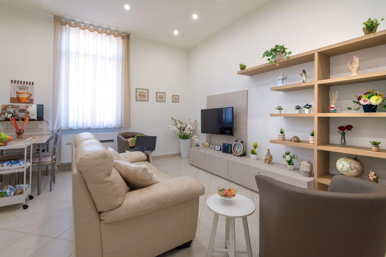 La Preziosa Apartment Duomo Наполи Екстериор снимка