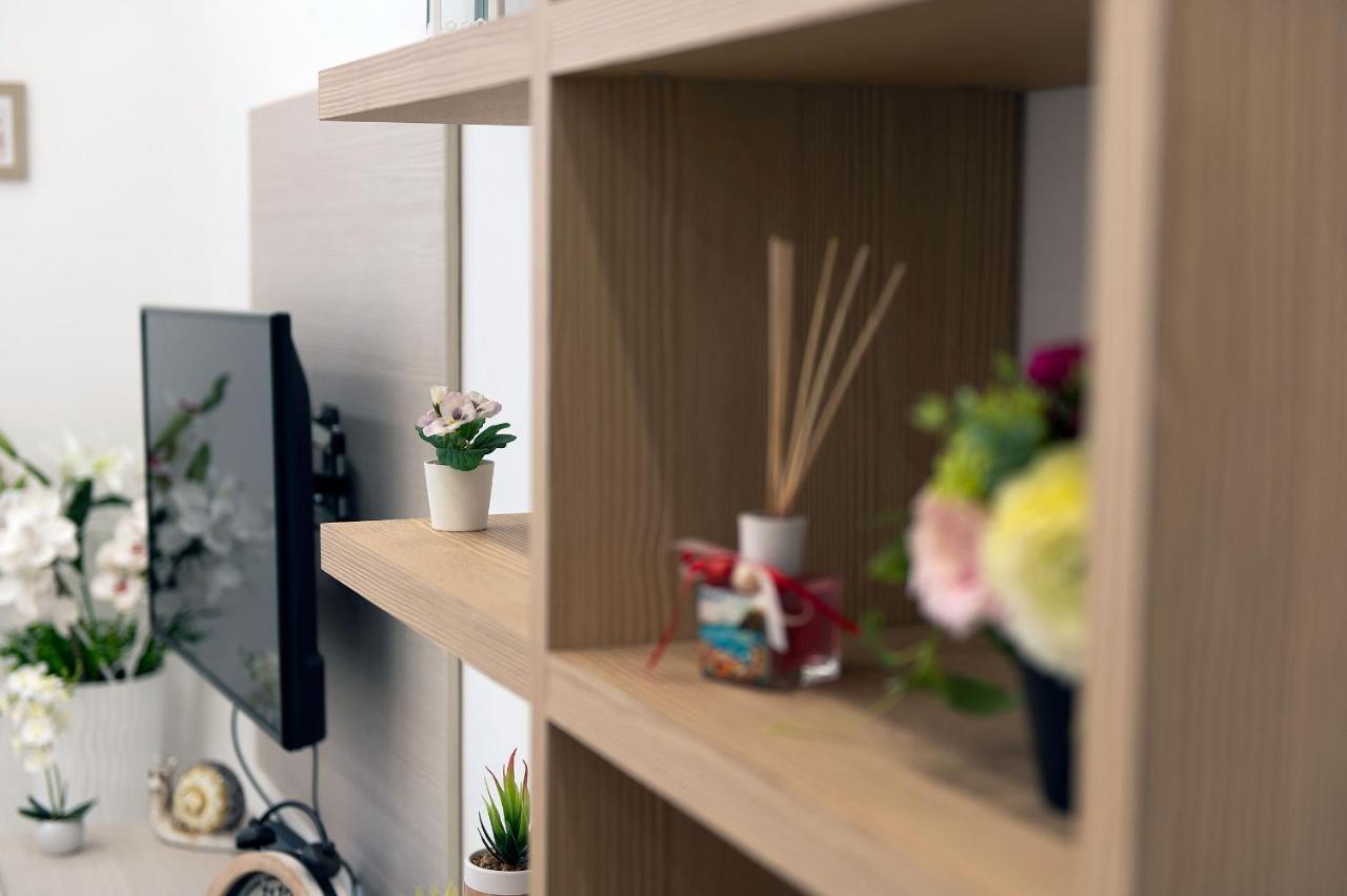 La Preziosa Apartment Duomo Наполи Екстериор снимка