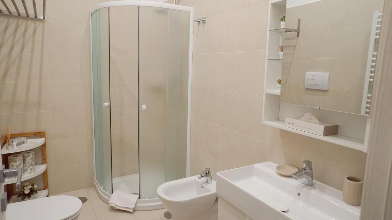 La Preziosa Apartment Duomo Наполи Екстериор снимка